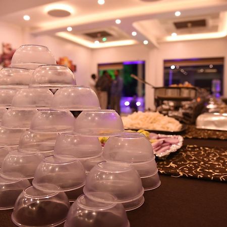 Hotel Gulmohar Pride Ахмеднагар Экстерьер фото