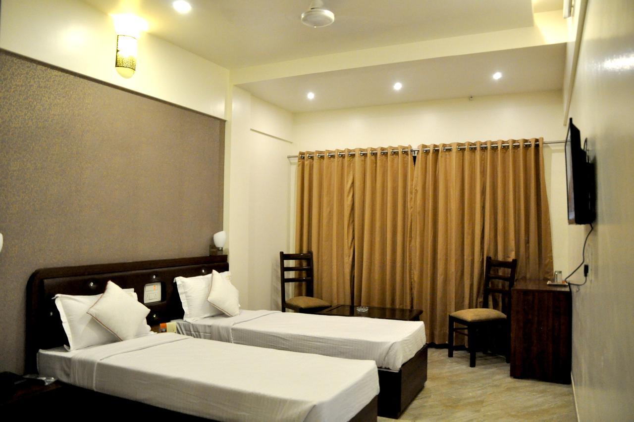 Hotel Gulmohar Pride Ахмеднагар Экстерьер фото